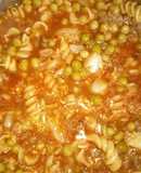 Tirabuzones a la Portuguesa con carne y arvejas