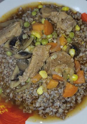 Фото Гуляш зі свинини з грибочками 🍲.