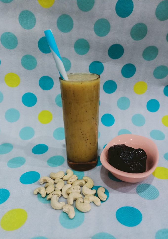 A picture of Dates banana shake.