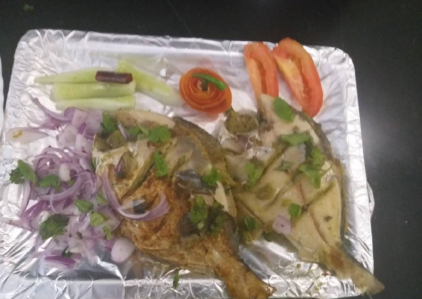 Green masala stuffed fish pomfret