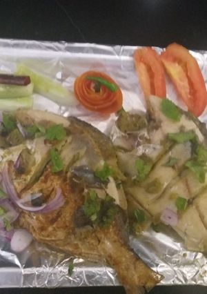 A picture of Green masala stuffed fish pomfret.