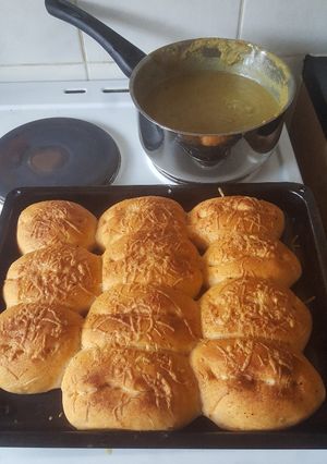 A picture of Pea & Ham Soup & Home made Bread.