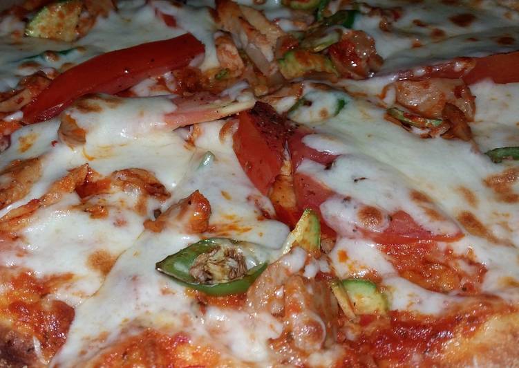 بيتزا بدجاج تندوري وهالبينو بالعجينة المقرمشة🍕🔥