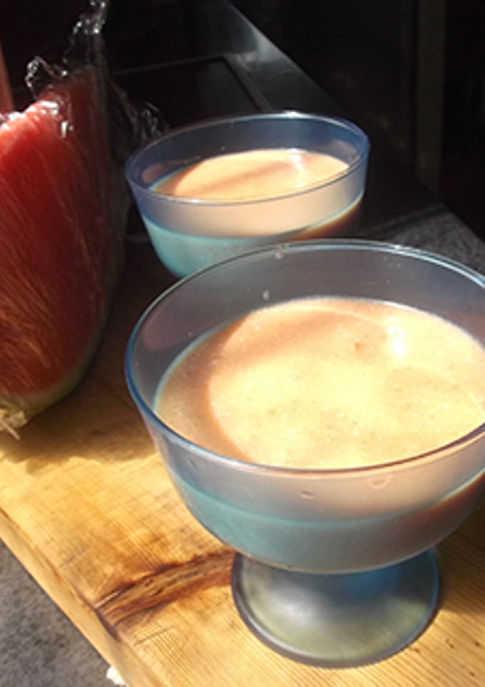 Una foto de Ensalada fria de tomate y sandía