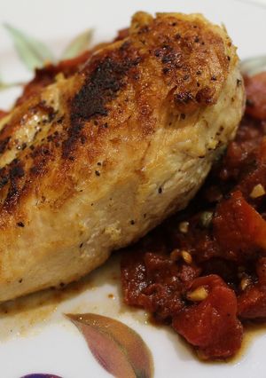 A picture of Chicken Puttanesca.