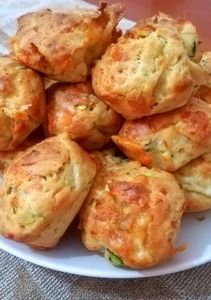 Φωτογραφία της συνταγής Αλμυρά muffins με κολοκυθάκια, γραβιέρα 🧀 και φέτα