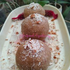 Gond ke ladoo A picture of Gond ke ladoo.