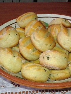 Joghurtos-medvehagymĂĄs pogĂĄcsa recept fotĂłja