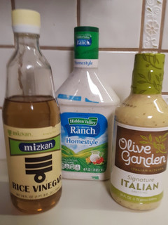 A picture of Italian Ranch Salad Dressing.
