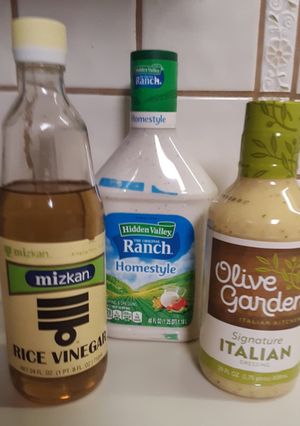 A picture of Italian Ranch Salad Dressing.
