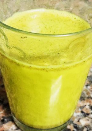 Una foto de Cúrcuma latte o leche dorada