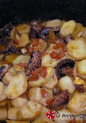A picture of Octupus with potatoes in a Dutch oven.