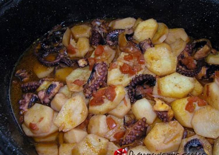 Octupus with potatoes in a Dutch oven