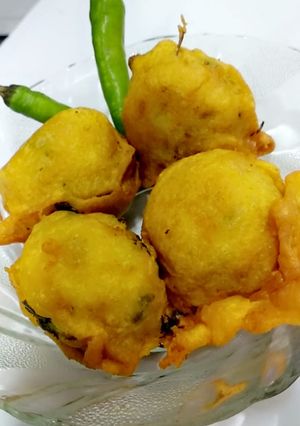 બટાકા વડા(Bataka vAda recipe in Gujarati) રેસીપી મુખ્ય ફોટો