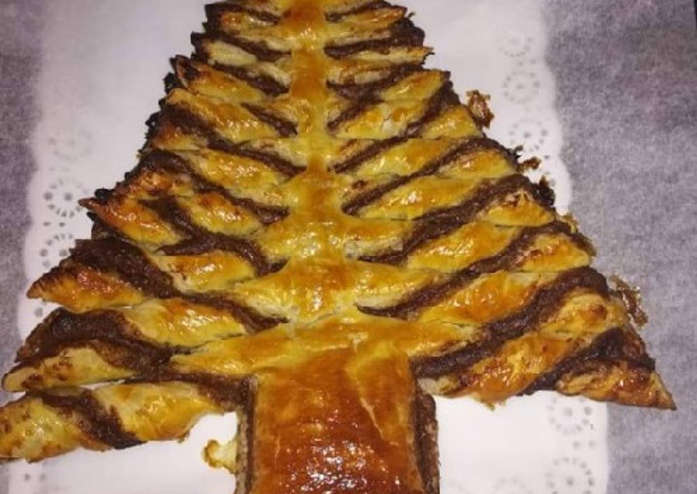 Árbol de Navidad de hojaldre con chocolate