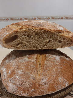 Una foto de Pan de espelta y trigo con masa madre