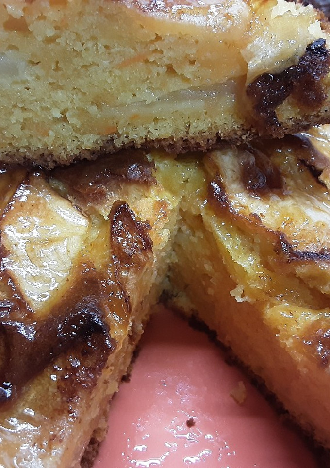 Una foto de Bizcocho de manzana y zanahoria