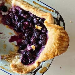 A picture of Blueberry pie.