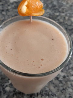 Una foto de Smoothie de papaya y guineo 🍌