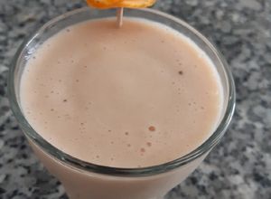 Una foto de Smoothie de papaya y guineo 🍌
