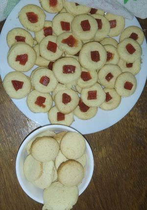 Una foto de Ojitos De dulce de leche y membrillo
