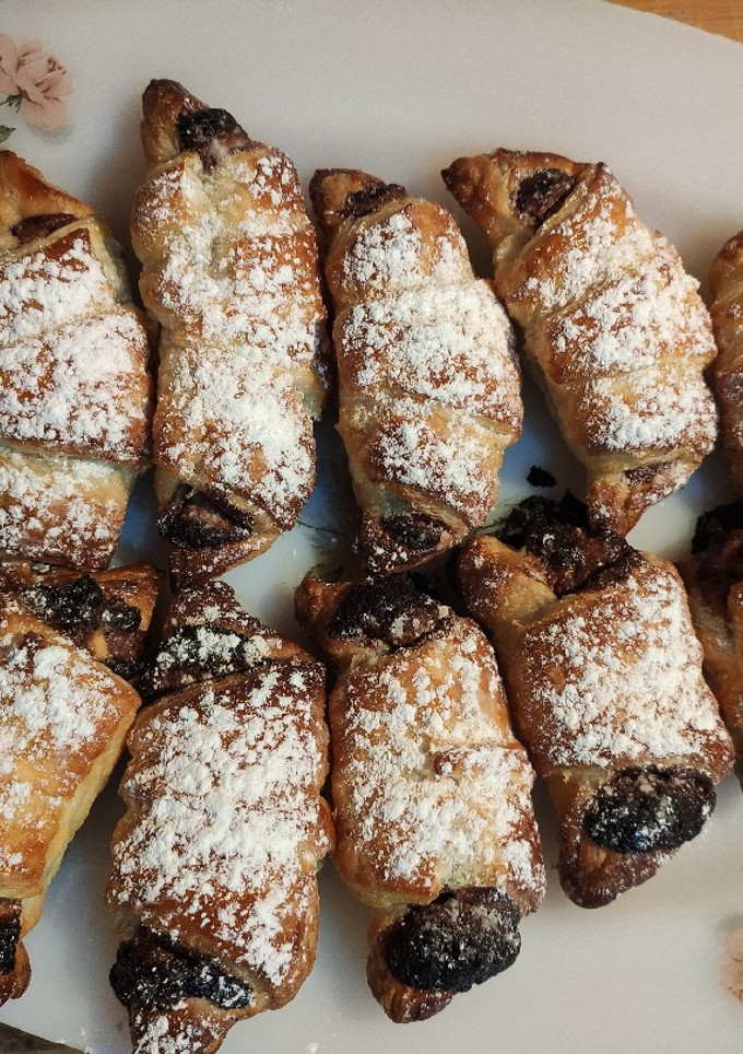 Una foto de Mini croissants de barrita kinder y chocolate milka oreo