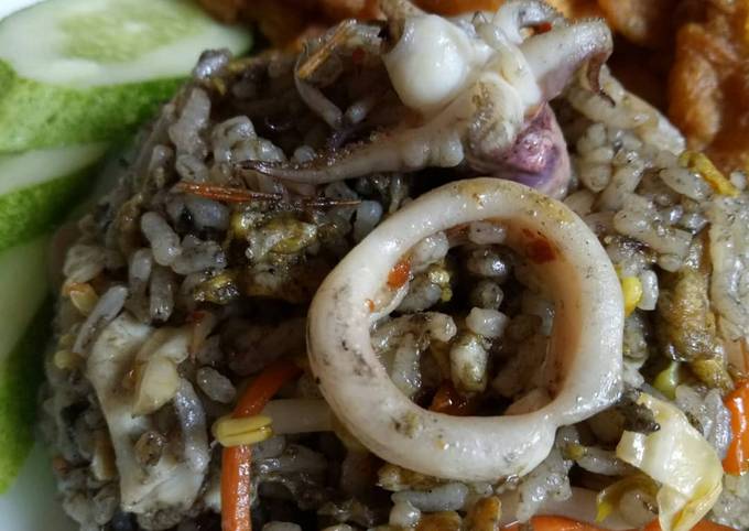 Cara Gampang Menyiapkan Nasi goreng cumi hitam, Enak