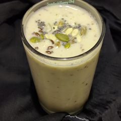 A picture of Apple oats smoothie.