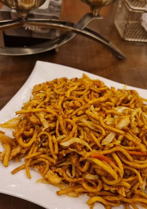 A picture of Chicken Chow mein.