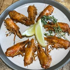A picture of Fried prawn heads.