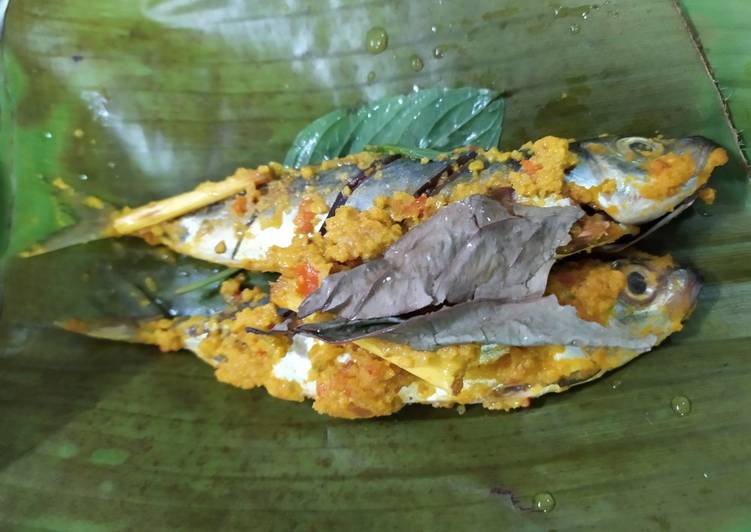 Cara buat Pepes ikan bumbu kuning Sederhana dan Mudah Dibuat