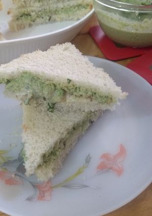 A picture of Peanut sandwiches with muli ki kashmiri chutney.