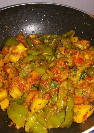 A picture of Aloo shimla mirch ki vegetable.