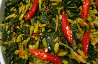 Langkah Mudah untuk Menyiapkan Tumis bunga pepaya daun singkong, Lezat