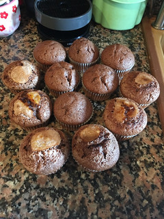Una foto de Magdalenas de yogur de galletas María con chocolate al anís