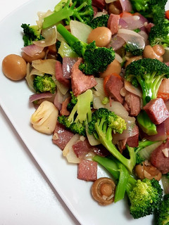 A picture of Corn Beef in mixed vegies.