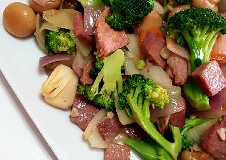 Steps to Prepare Super Quick Homemade Corn Beef in mixed vegies