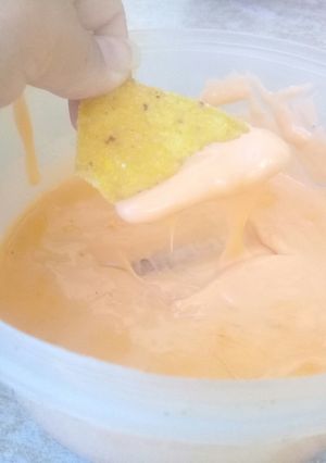 Una foto de Salsa de queso cheddar para nachos🧀😍