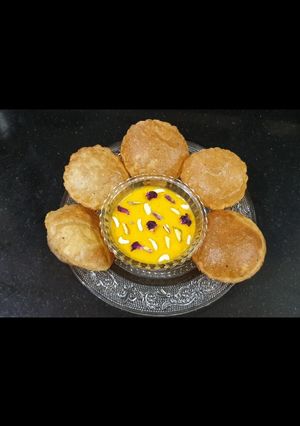 A picture of Aamras Poori.