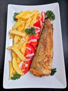Hekk paprikás lisztben sütve recept fotója