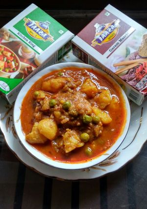 A picture of Aloo matar gobhi fry.