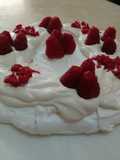Pavlova con frambuesas