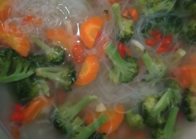 Langkah Mudah untuk Menyiapkan Sayur Bening Brokoli Wortel, Bisa Manjain Lidah