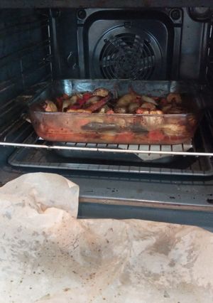 Une photo de Cuisses de poulet aux légumes au four