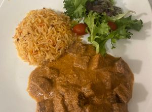 Una foto de Lengua en Salsa Rosa