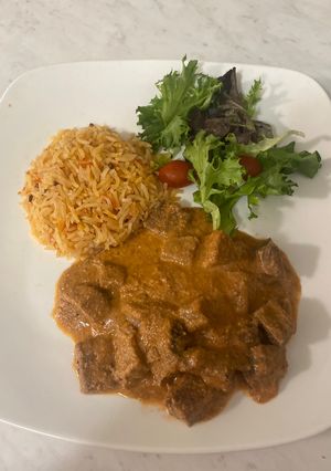 Una foto de Lengua en Salsa Rosa