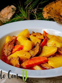 Una foto de Guiso de níscalos y patatas