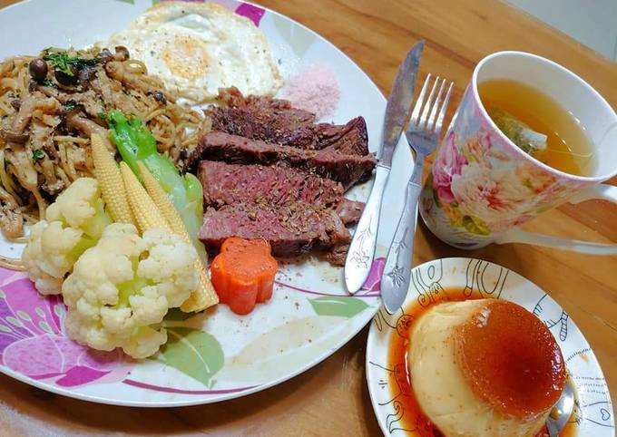 玫瑰鹽義大利香料佐牛排 羅勒鴻禧菇義大利麵套餐食譜與作法by 魏鈺娟 娟娟廚房創意料理 Cookpad