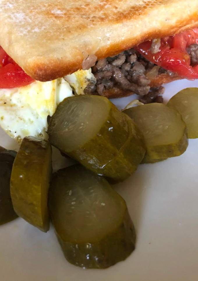 Una foto de Sándwich de carne y huevo 🍳
