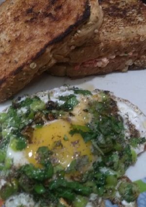 A picture of Multigrain & Half Fry Egg.